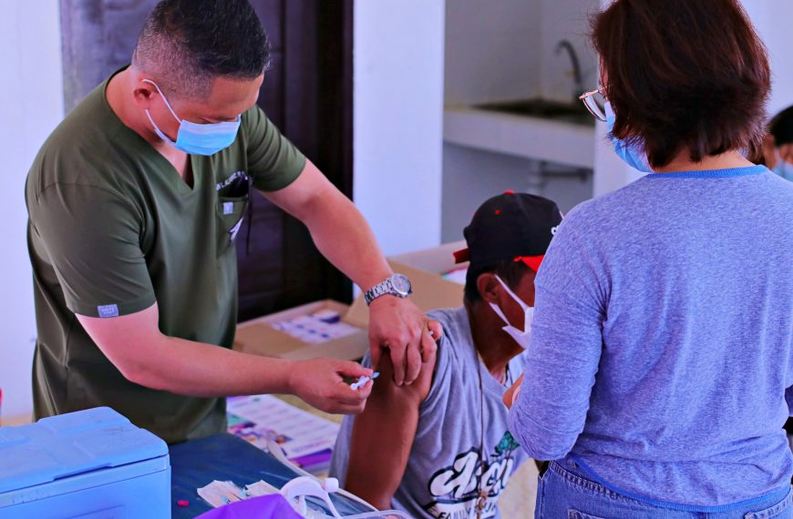 Libreng Anti Pneumonia vaccine at gamot sa mga taga-Batino Sanitary Landfill Workers